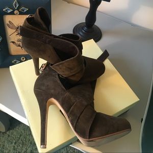 Liliana Jamsie Brown high heeled booties